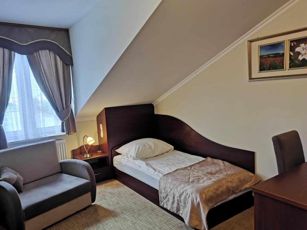 Dworek Nad Stawem & Laznia Piwna Ostrów Mazowiecka Exteriér fotografie