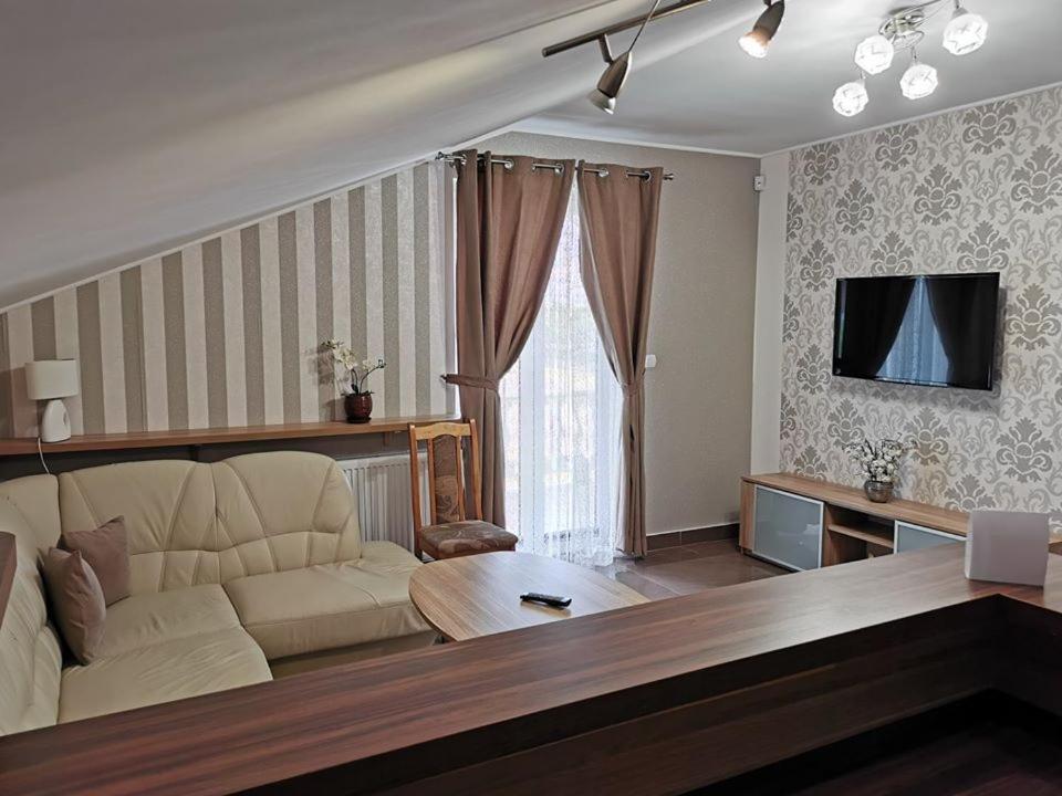 Dworek Nad Stawem & Laznia Piwna Ostrów Mazowiecka Exteriér fotografie
